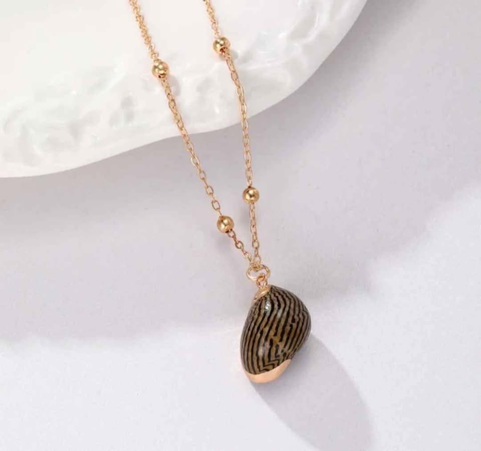 Brown Shell Pendant Necklace