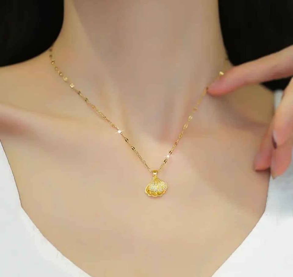 Elegant Seashell Pearl Necklace