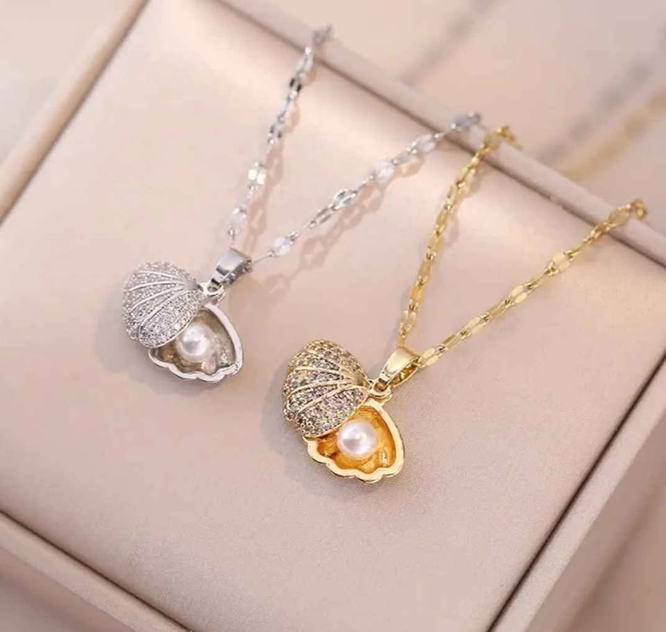 Elegant Seashell Pearl Necklace