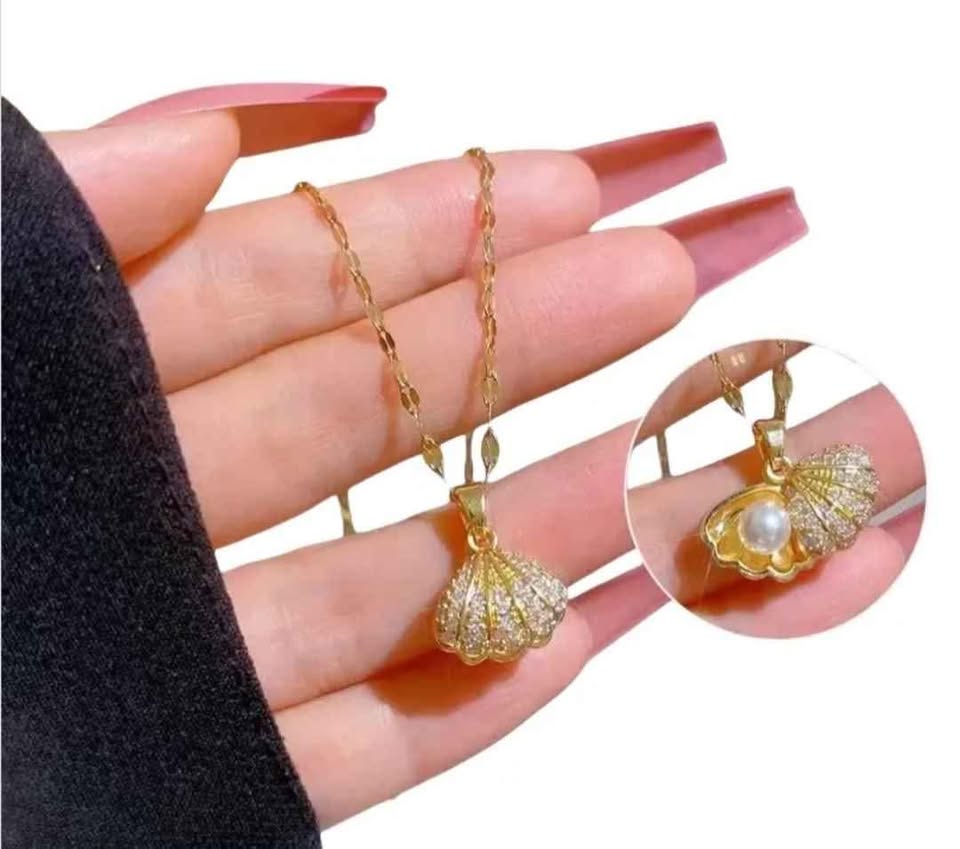 Elegant Seashell Pearl Necklace