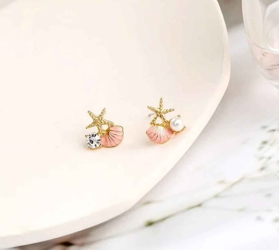 Charming Seashell & starfish Stud Earrings.