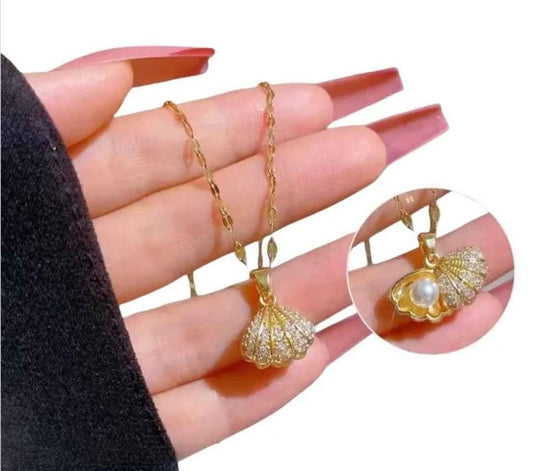 Elegant Seashell Pearl Necklace